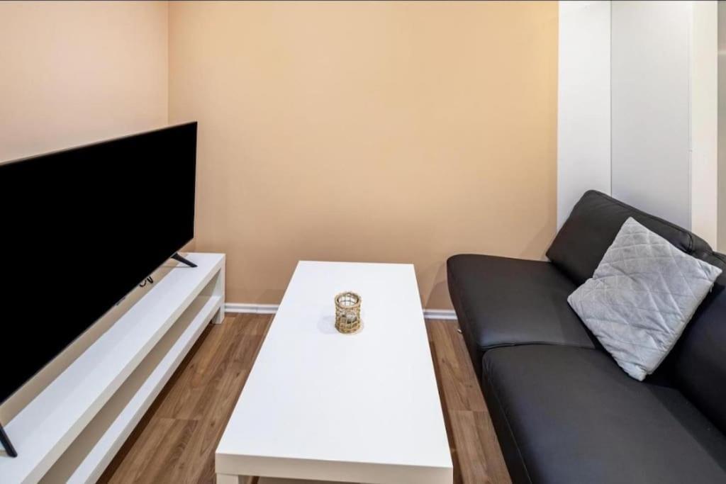 Cityloft Kassel 1 - Zentrale Unterkunft Fuer Gruppen Bis 7 Personen - Parkplatz - Netflix Exterior photo